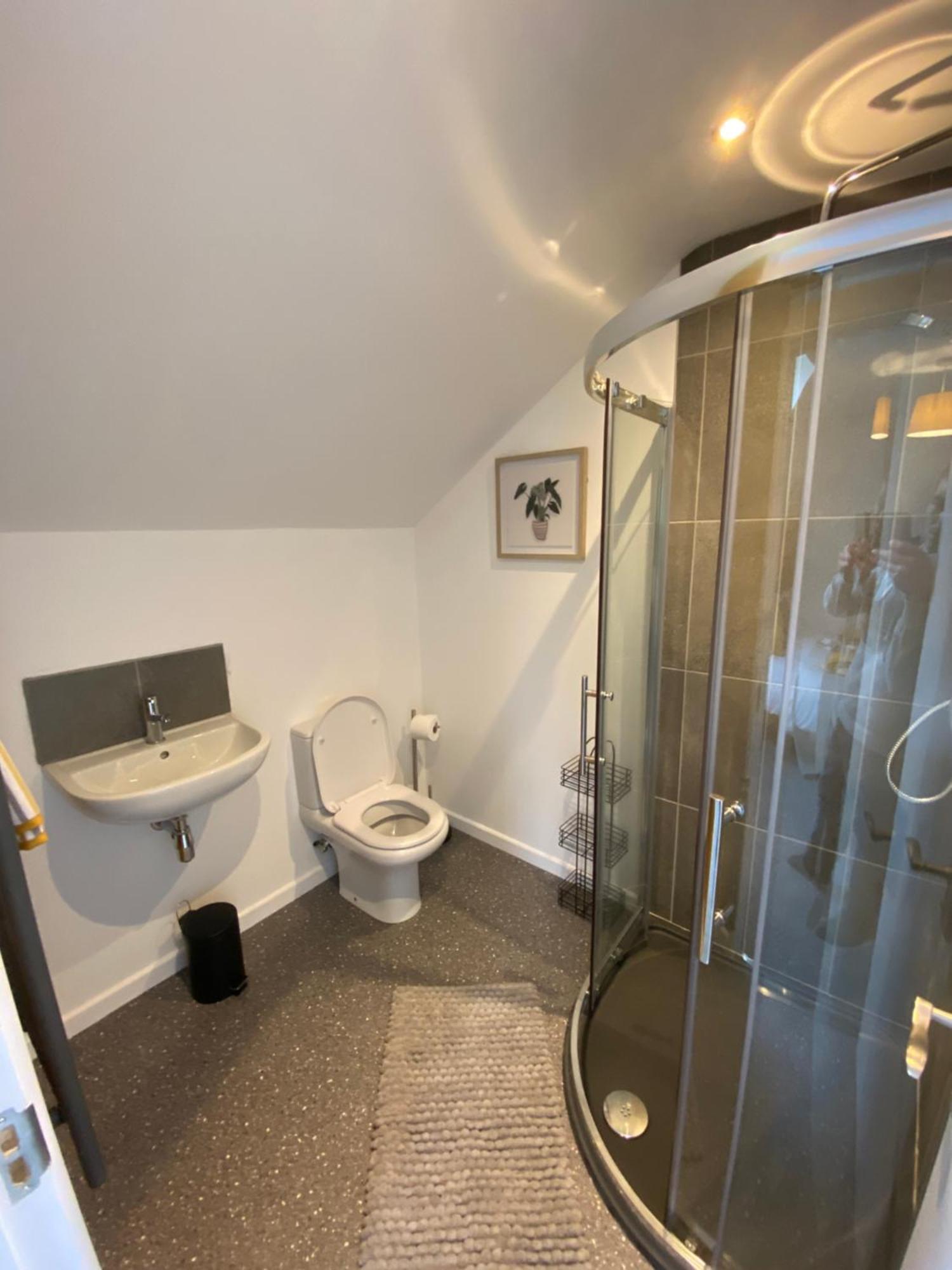 Modern Studio Apartment Set Beneath The Black Mountains A Stones Throw From The Offas Dyke Path Clodock Luaran gambar